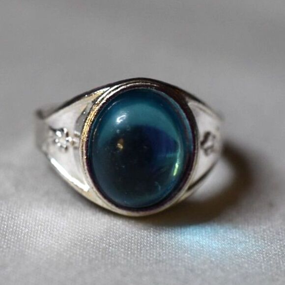 NWOT Baby Blue Oval Stone Etched Silver Tone Metal Sizes 6.5, 8.5 & 9.5 Rings - Picture 2 of 4